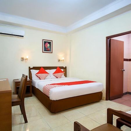 Oyo 108 Hotel Surya Jakarta Exterior foto