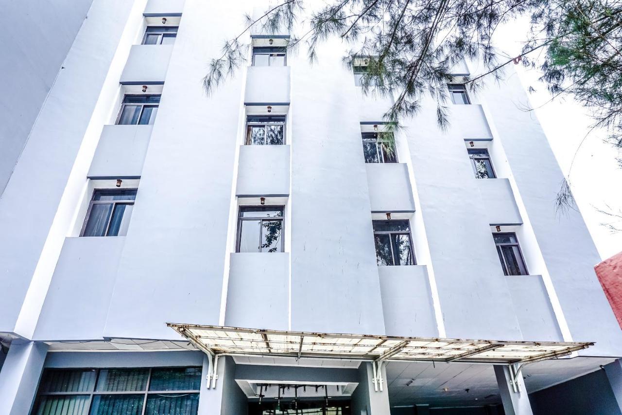 Oyo 108 Hotel Surya Jakarta Exterior foto
