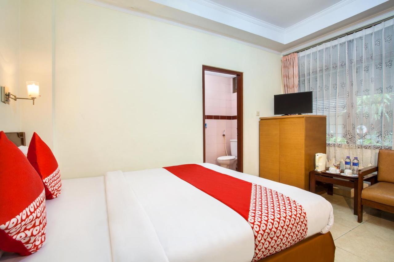 Oyo 108 Hotel Surya Jakarta Exterior foto