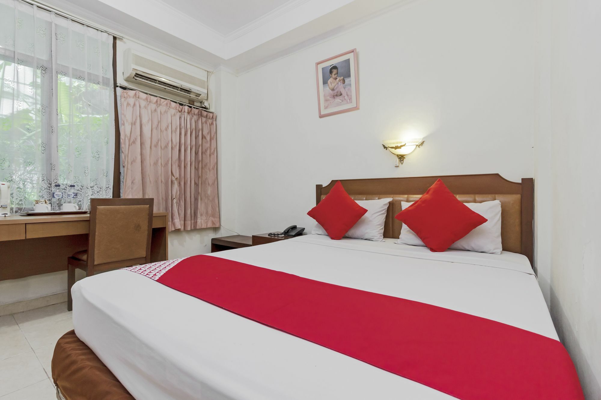 Oyo 108 Hotel Surya Jakarta Exterior foto