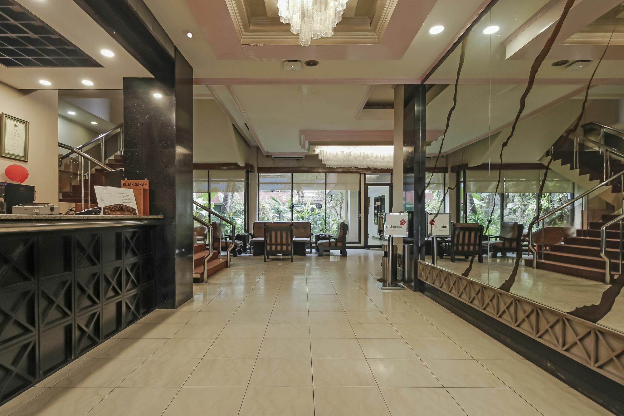 Oyo 108 Hotel Surya Jakarta Exterior foto