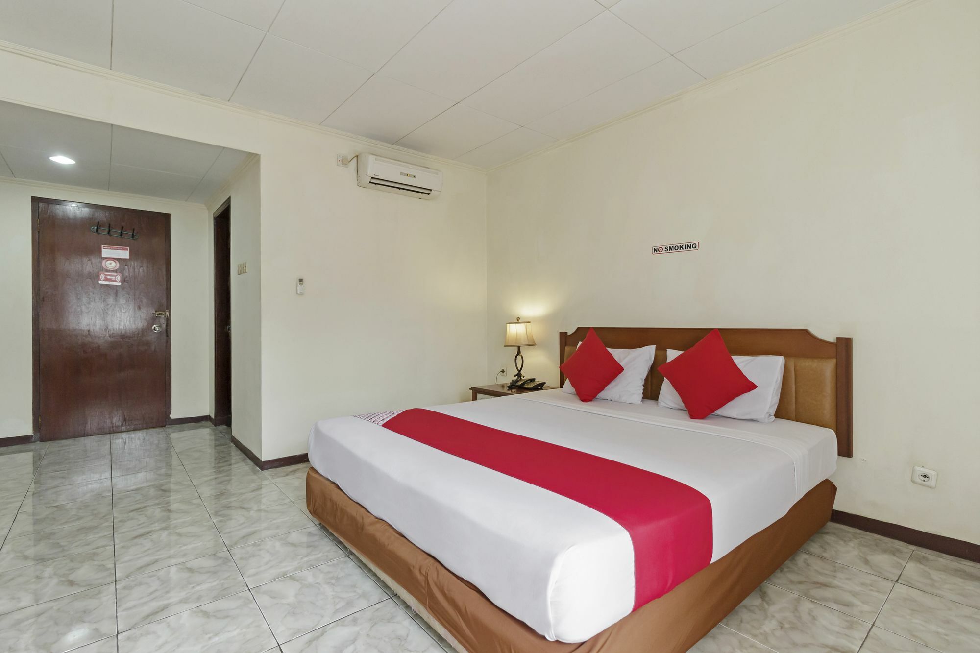Oyo 108 Hotel Surya Jakarta Exterior foto