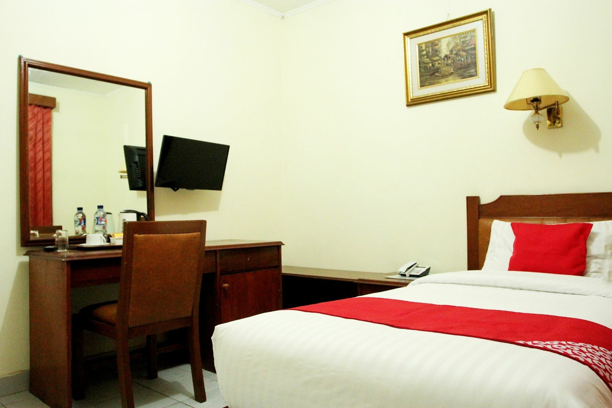 Oyo 108 Hotel Surya Jakarta Exterior foto