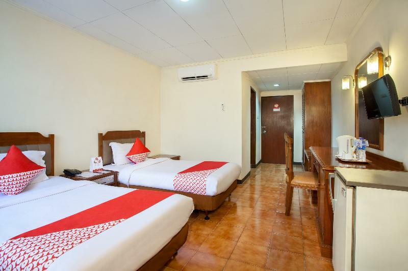 Oyo 108 Hotel Surya Jakarta Exterior foto
